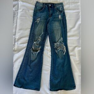 “Almost Famous” bootcut knee ripped jeans size 3